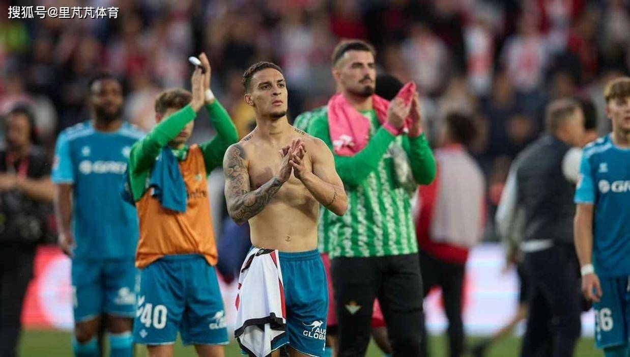 哪也不去只回贝蒂斯：“圆神”坚持选择西甲，让曼联更加犯难